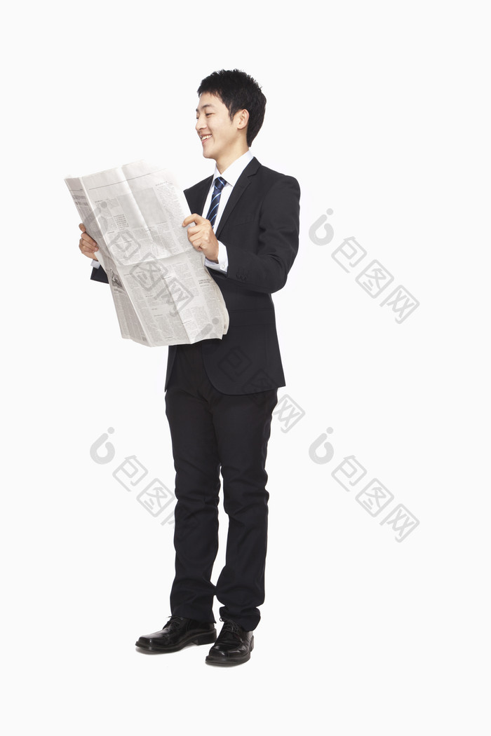 商务男人站立看报纸