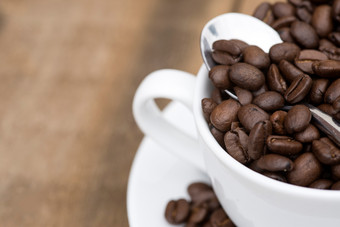 简约风未磨的咖啡豆摄影图