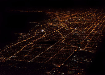 暗色调夜晚城市灯光摄影图