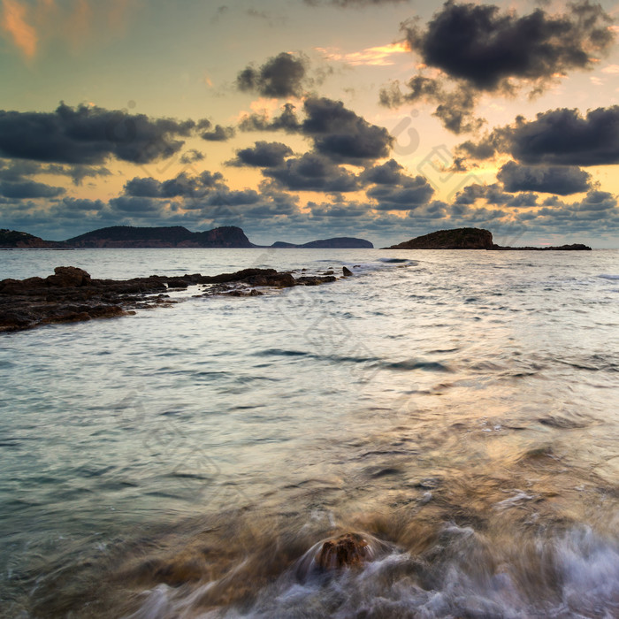 海边海洋海浪摄影图