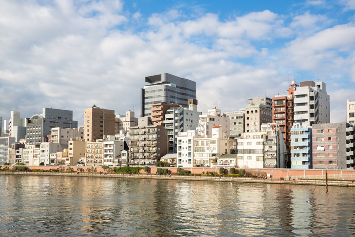 海上城市建筑群摄影图