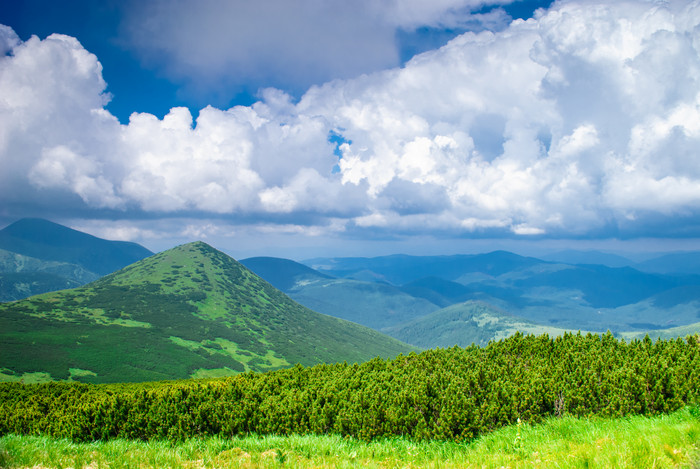 喀尔巴阡山脉绿山景观