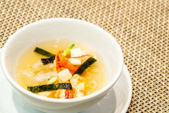 龙虾豆腐汤摄影图
