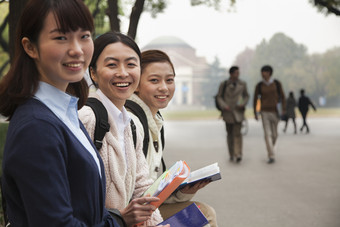 校园微笑的女学生们