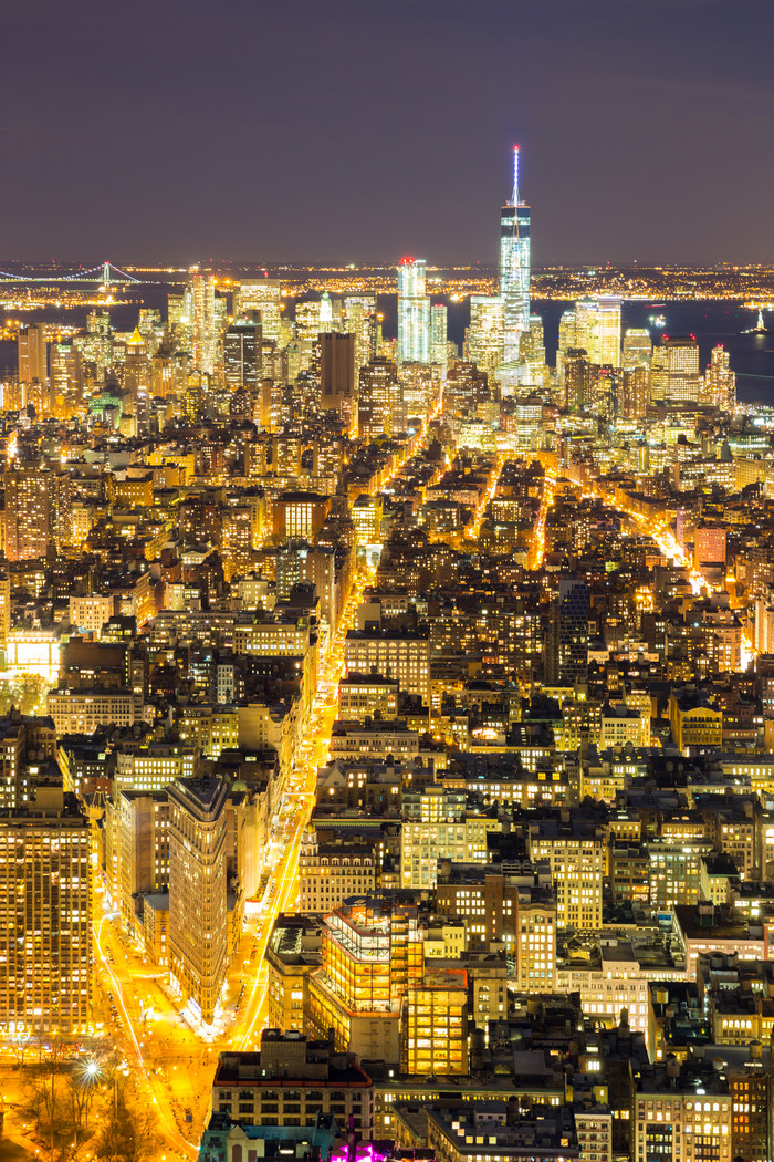暗色调夜晚的纽约城市摄影图