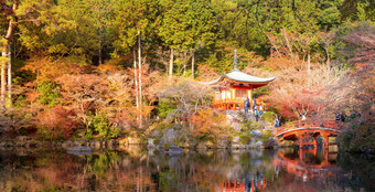 清新秋天山区的美景摄影图