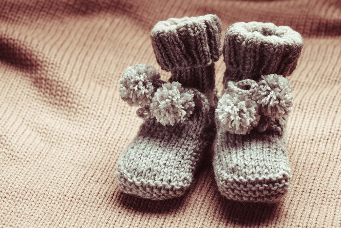 灰色羊毛针织婴儿靴子