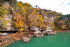 大自然山间湖水摄影图