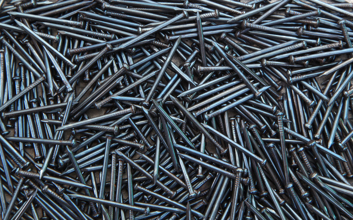 简约大堆钉子摄影图