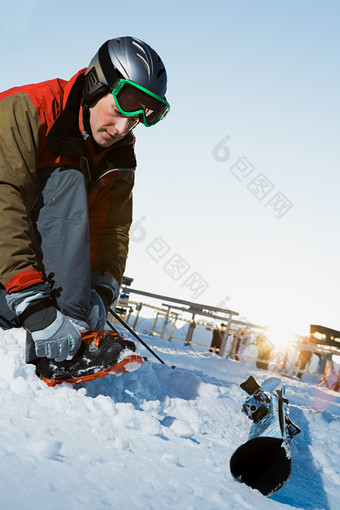 蓝色调滑雪的人<strong>摄影</strong>图