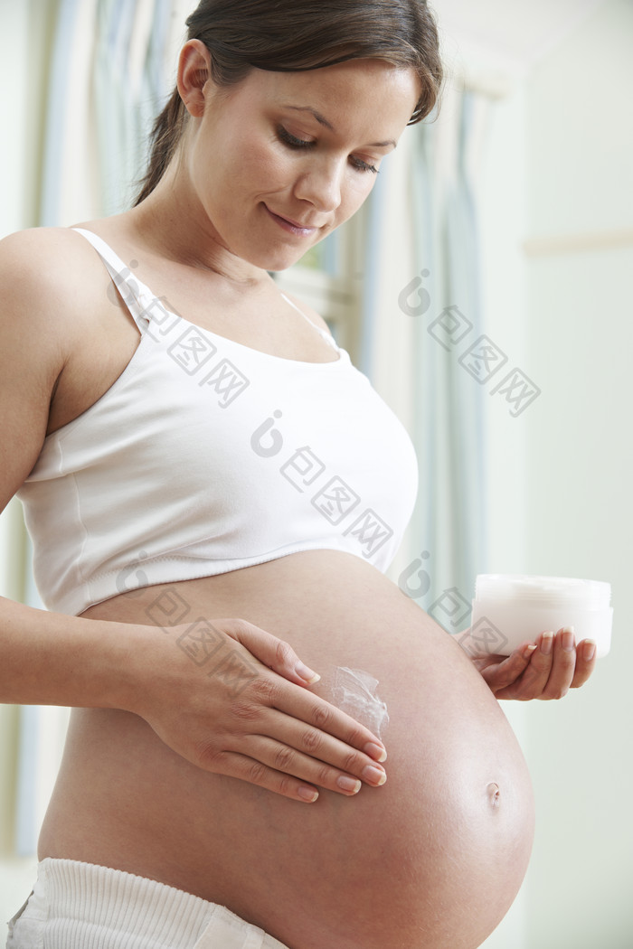 怀孕的女性摄影图
