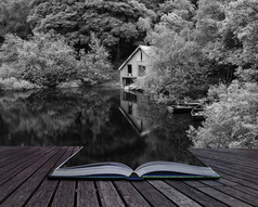 湖边的书本摄影图