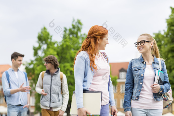 小清新风格几个大学生摄影图