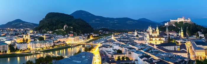 夜晚奥地利阿尔卑斯山脉的夜景