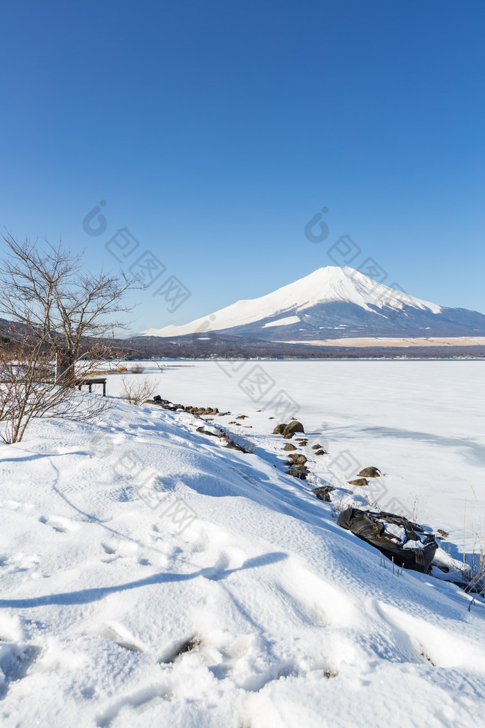 蓝色清新富士山摄影图