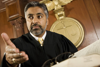 法庭辩论的律师摄影图