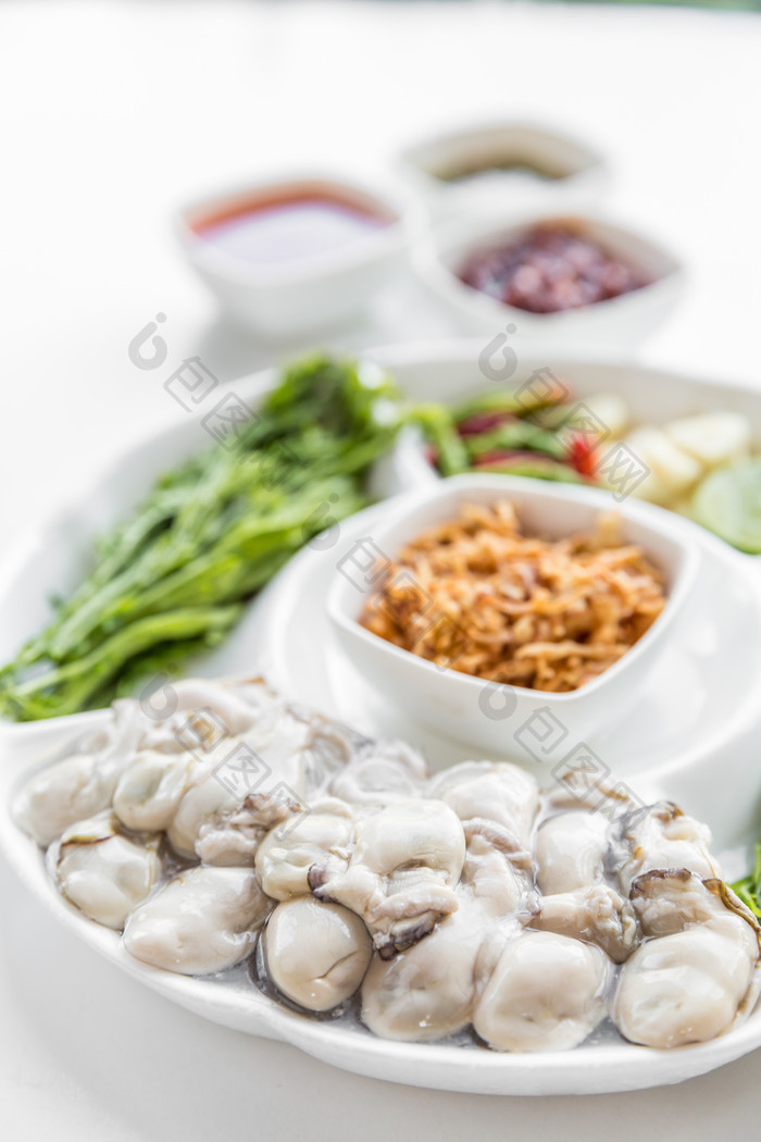 盘装牡蛎食材摄影图