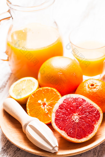 橙色调橙子汁摄影图