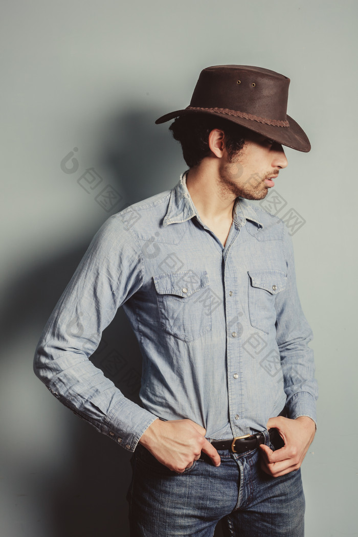 时尚牛仔帽男人摄影图