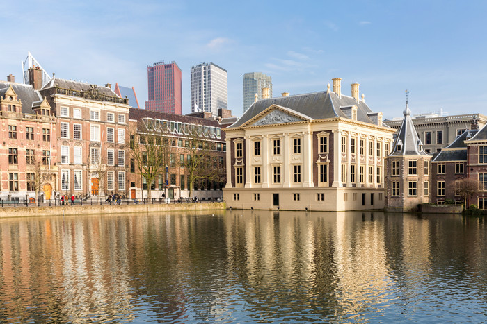 荷兰河流城市摄影图