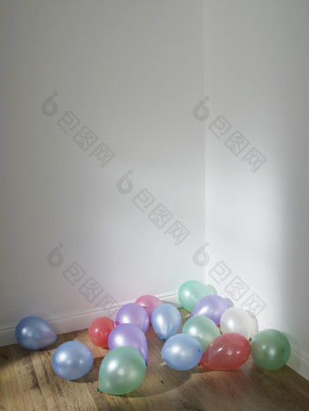 暗色调多彩气球摄影图