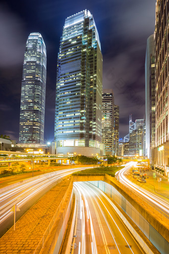 深色调都市夜景摄影图