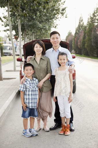 一家四口家庭爸爸妈妈儿子<strong>女儿</strong>户外摄影