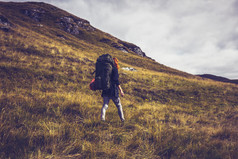 清新登山的人摄影图