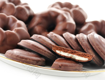 暗色调巧克力风味饼干摄影图