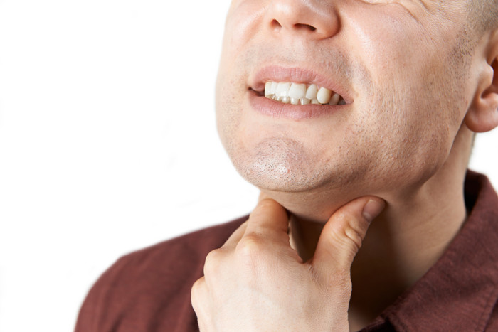 简约咽喉痛的男人摄影图