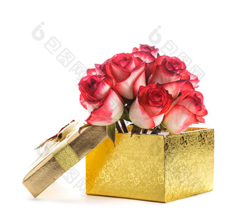礼物盒中的红玫瑰花