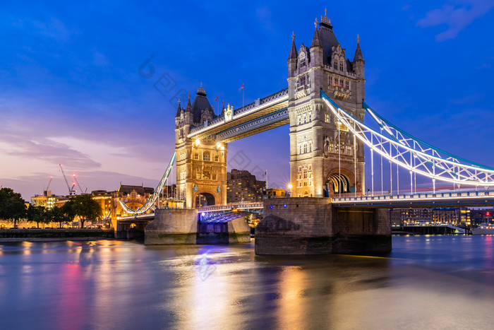 英国伦敦桥城市夜景