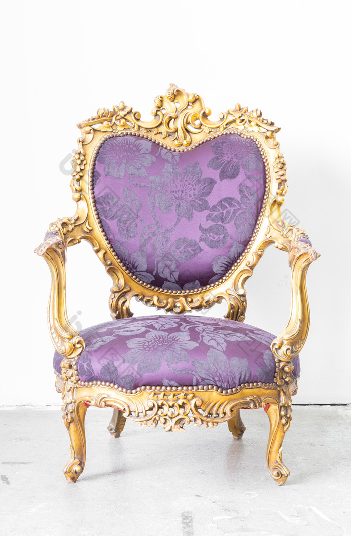 紫色爱心椅子摄影图