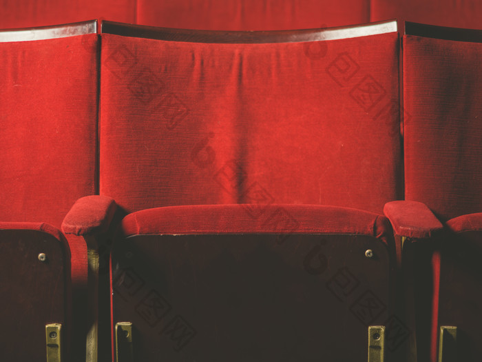 电影院的红色座椅