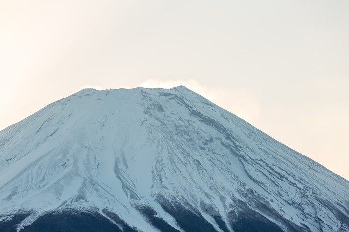 简约富士山顶端摄影图