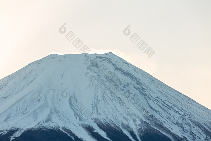 简约富士山顶端摄影图