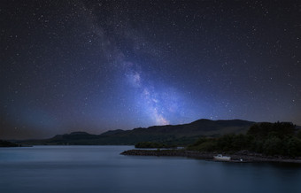 星空下的海洋海岸