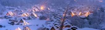 <strong>冬季</strong>夜晚<strong>户外</strong>雪景