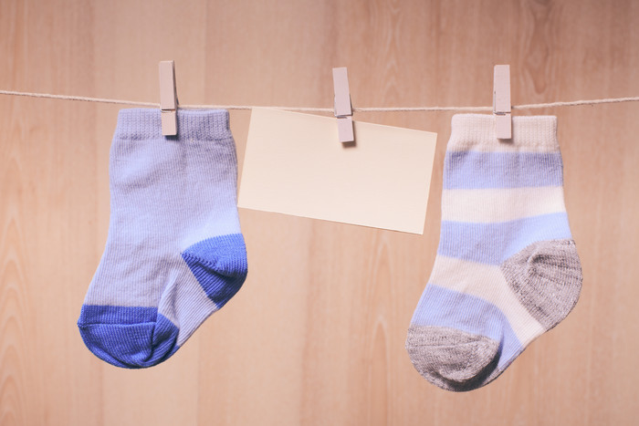 简约清洗的婴儿袜子摄影图