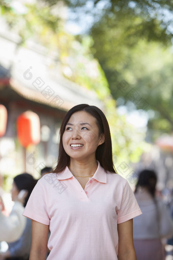 度假旅游微笑女孩