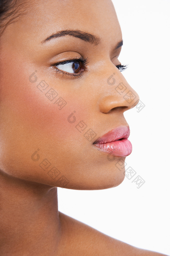 黑人女人侧脸摄影图