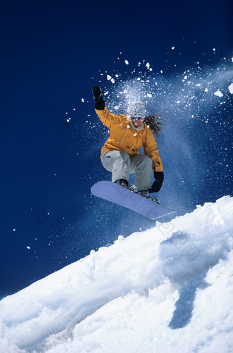 蓝色调在<strong>滑雪</strong>的人物摄影图