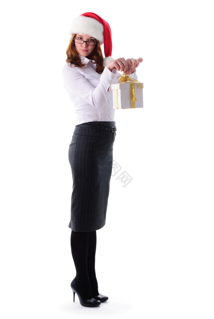 女性站立拿着圣诞礼物图片