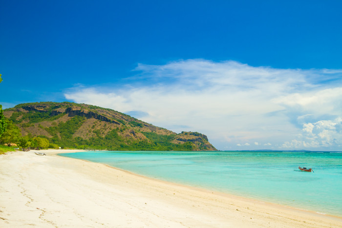 巴厘岛蓝色海边沙滩大海海浪旅行夏天风景