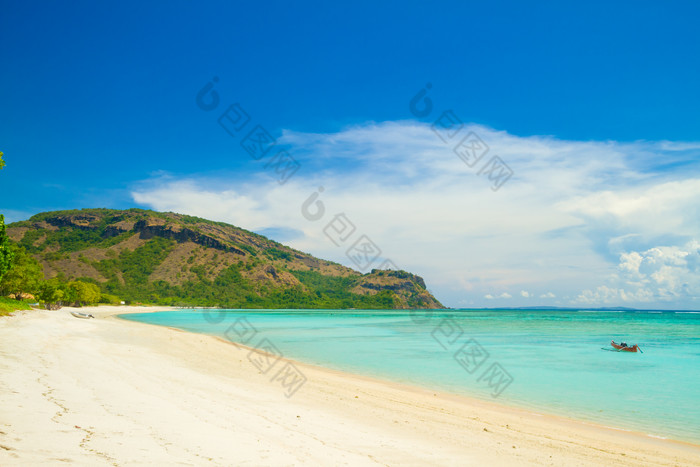 巴厘岛蓝色海边沙滩大海海浪旅行夏天风景