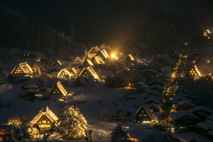 白川乡小镇夜景摄影图