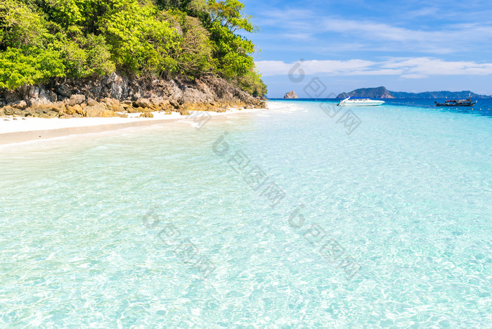 海滩沙滩海边夏天度假旅游蓝天白云大自然