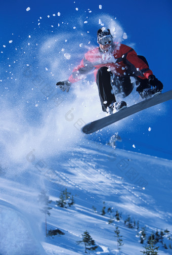 蓝色调滑雪的<strong>运动者</strong>摄影图