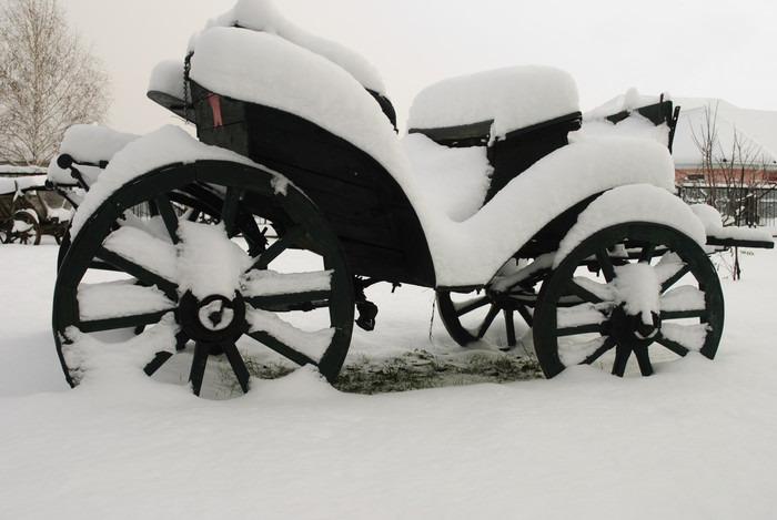 冬季马车上的积雪