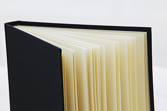 立着的黑色书本摄影图图片下载